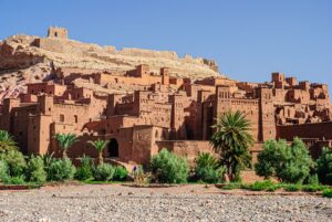 Reserva tour 2 días Ouarzazate a Marrakech , Tour con guía habla tu idioma, viaje Ouarzazate a Marrakech visita Plaza famosa Djemaa fina , Salida Ouarzazate a Marrakech con guía, visita Aït Benhaddou , Tour marrakech a Ouarzazate y vuelta